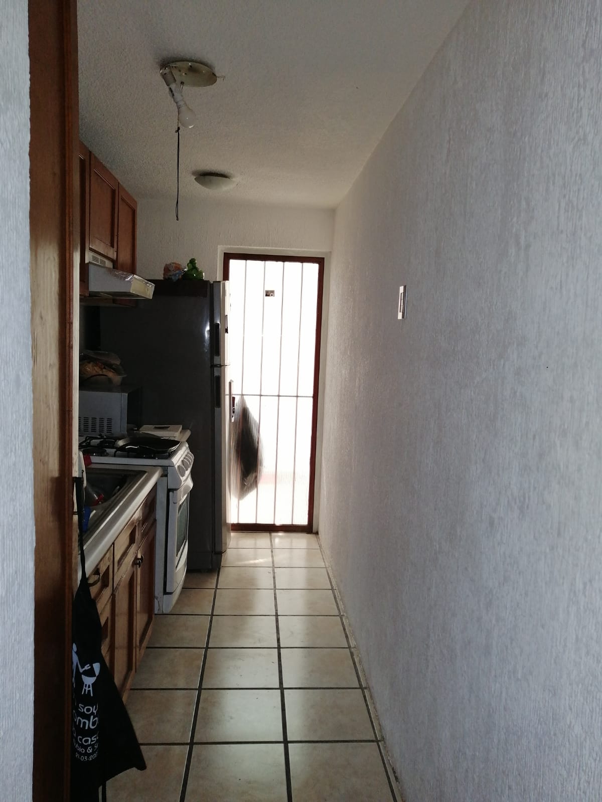 Casa bien ubicada Mariano Matamoros 33, La Cima, cerca de Bernardo Quintana y del Tec de Monterrey. Dos recámaras con clóset, sala-comedor, cocina integral, patio de servicio, 1 baño completo, 1 cajón de estacionamiento